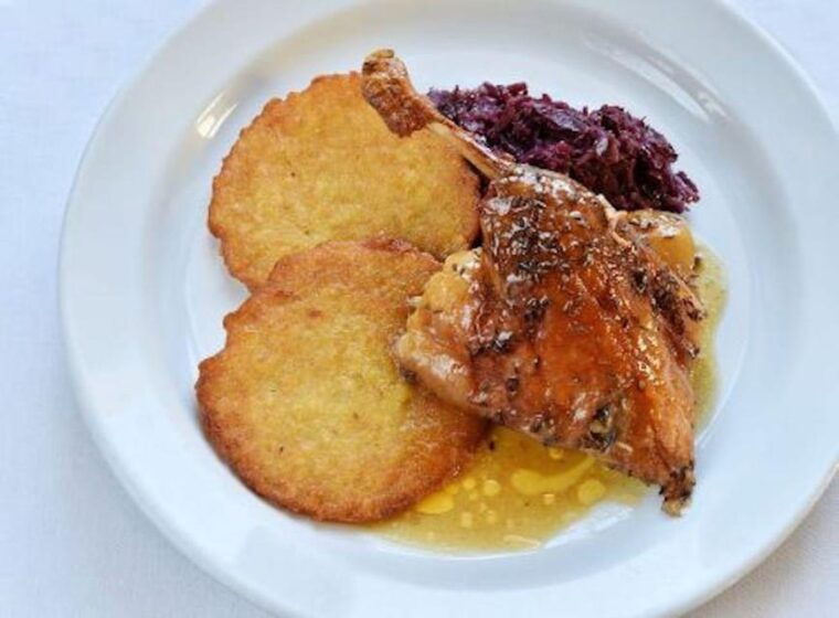 prague-folklore-show-with-dinner-and-prague-by-night-tour