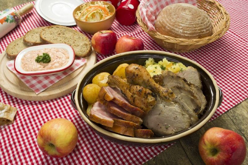 prague-folkloric-dinner-show-with-unlimited-drinks