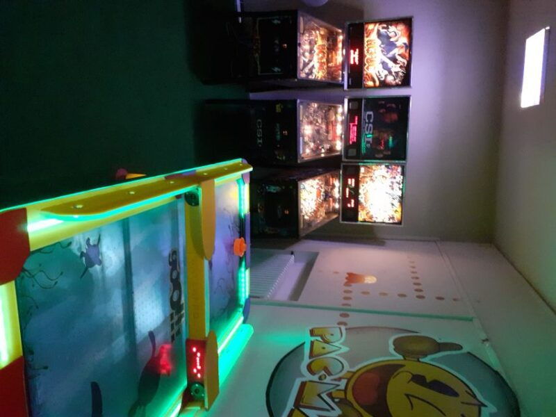 prague-glow-golf-mini-golf-game-by-uv-light