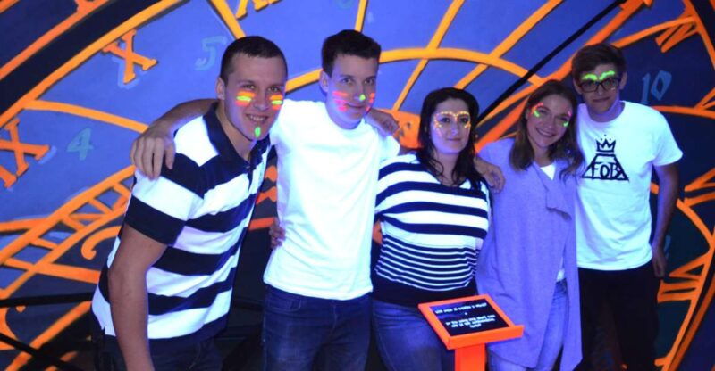 prague-glow-golf-mini-golf-game-by-uv-light