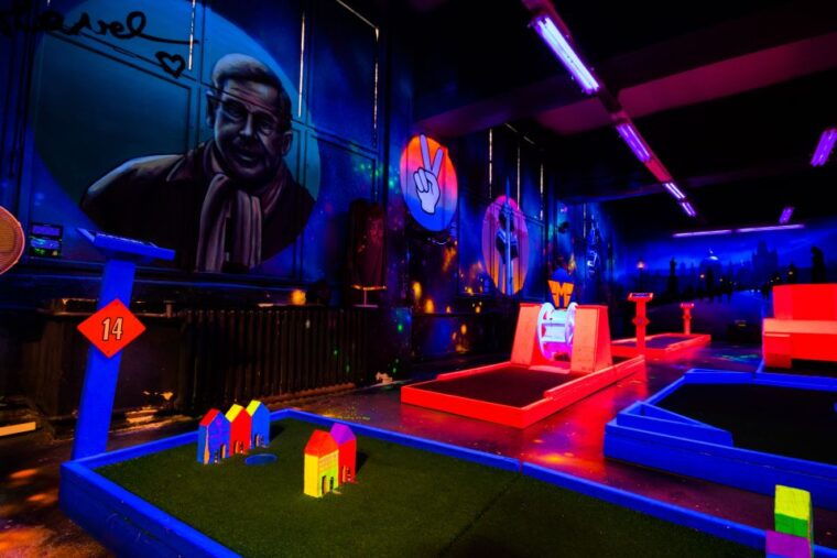 prague-glow-golf-mini-golf-game-by-uv-light