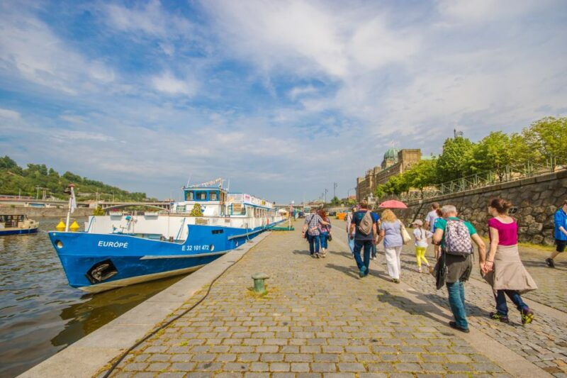 prague-guided-bus-walking-tour-with-river-cruise-lunch