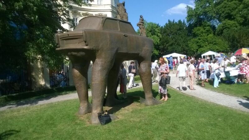 prague-highlights-walking-tour-to-the-german-embassy-1989