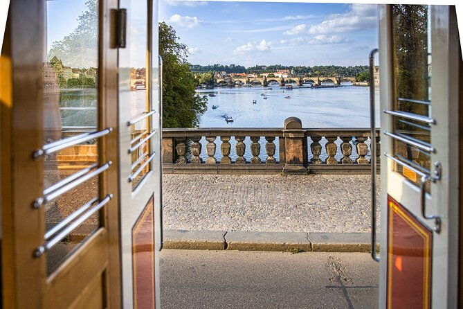 prague-hop-on-hop-off-sightseeing-tram