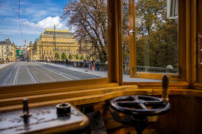 prague-hop-on-hop-off-sightseeing-tram