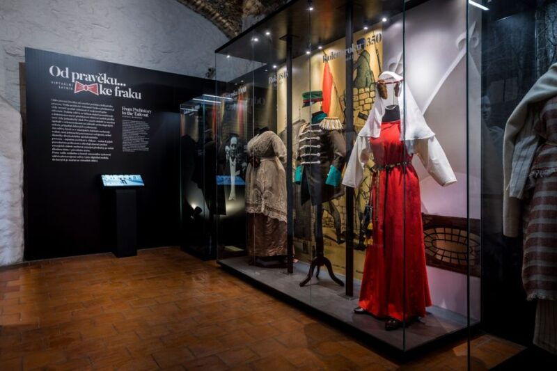 prague-house-at-the-golden-ring-entry-ticket