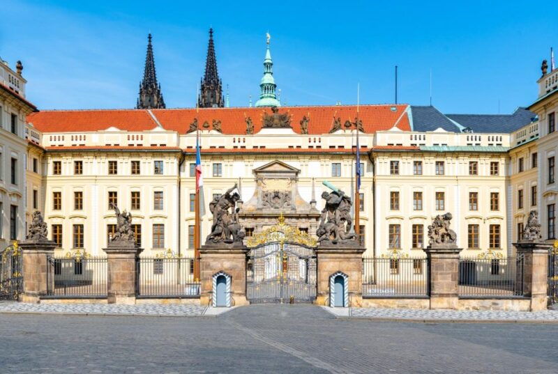 prague-hradcany-castle-st-vitus-cathedral-tour-with-tickets