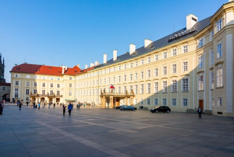 prague-hradcany-castle-st-vitus-cathedral-tour-with-tickets
