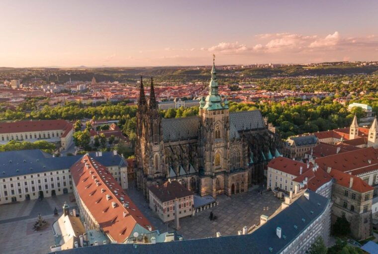 prague-hradcany-castle-st-vitus-cathedral-tour-with-tickets