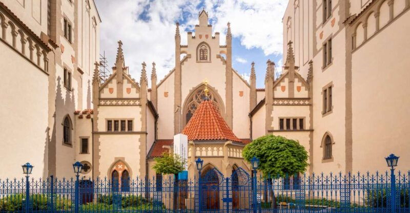 prague-jewish-quarter-private-tour-and-boat-cruise-2