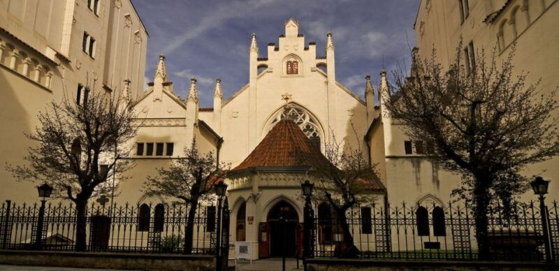 prague-jewish-quarter-tour-in-french-with-monuments-entrance