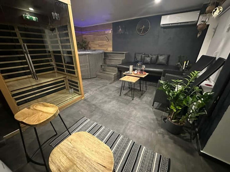 Prague: Modern Private Spa with Jacuzzi and Sauna - Prague: Modern Private Spa with Jacuzzi and Sauna — A Relaxing Escape