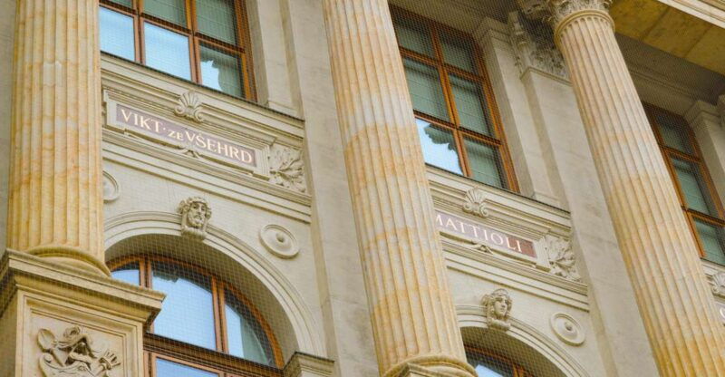 prague-national-museum-ticket-online-audioguide-city-tour