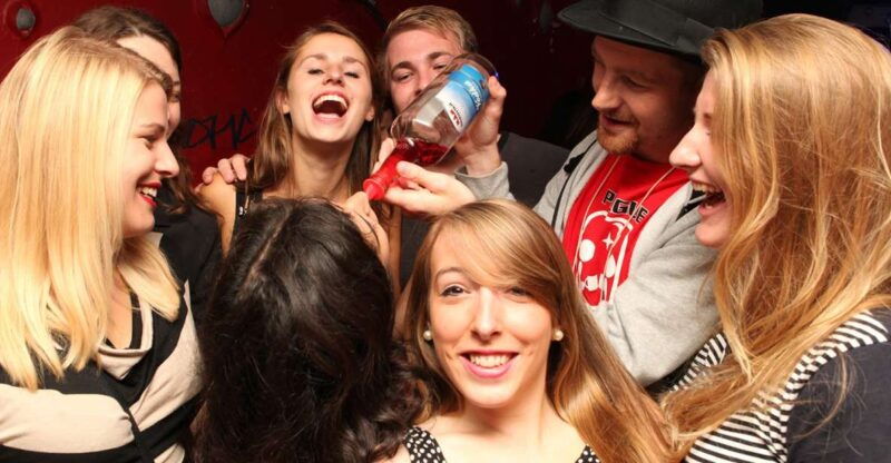 prague-new-years-eve-pub-crawl-karlovy-lazne-club-entry