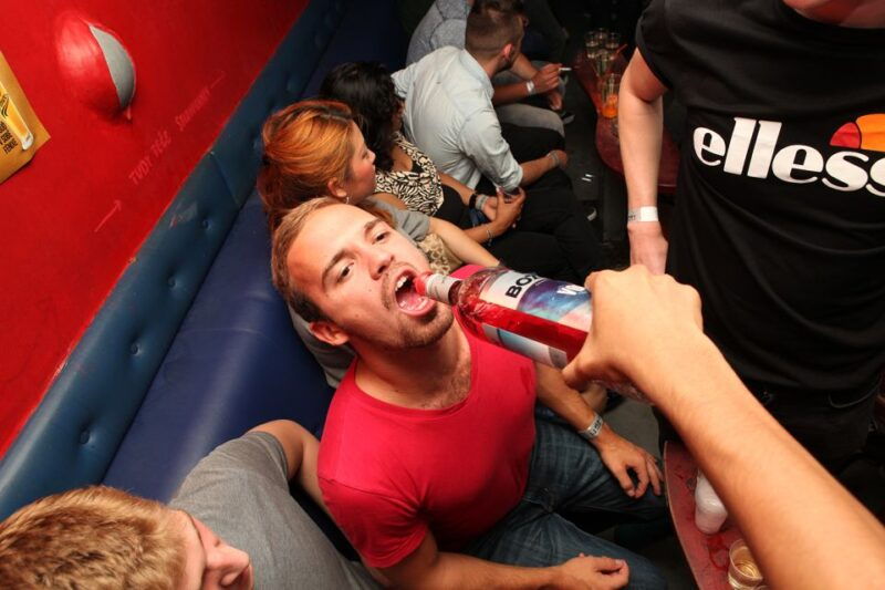 prague-new-years-eve-pub-crawl-karlovy-lazne-club-entry