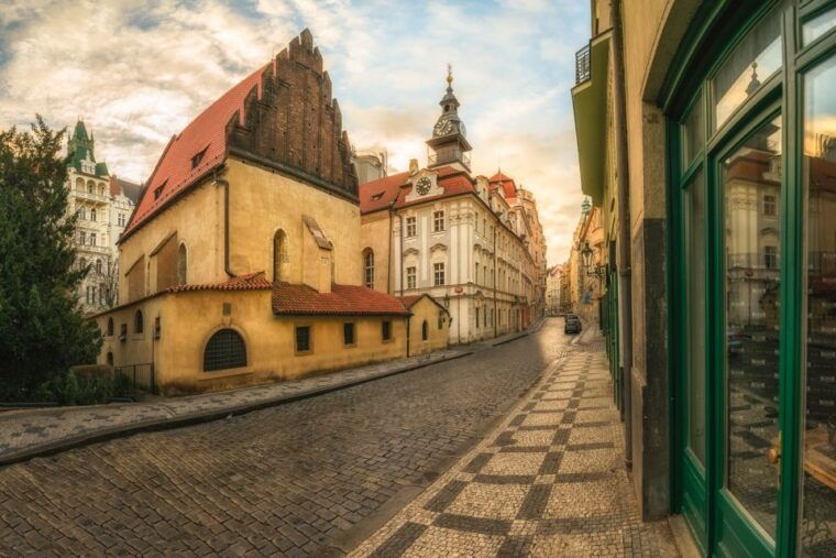 prague-old-town-and-jewish-quarter-2-hour-walking-tour
