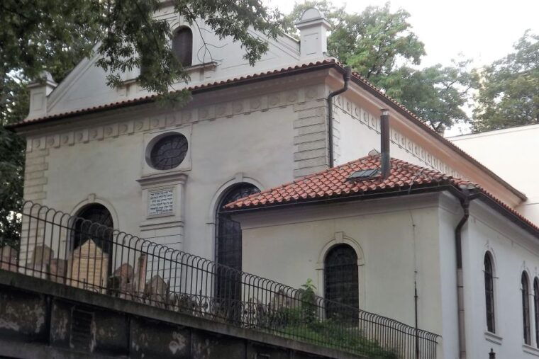 prague-old-town-and-jewish-quarter-guided-walking-tour-2