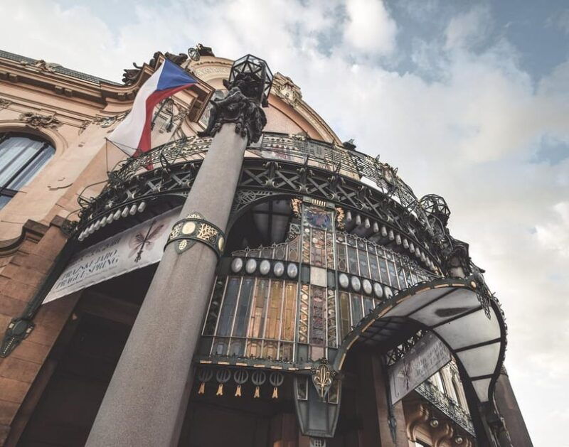 prague-old-town-and-jewish-quarter-guided-walking-tour