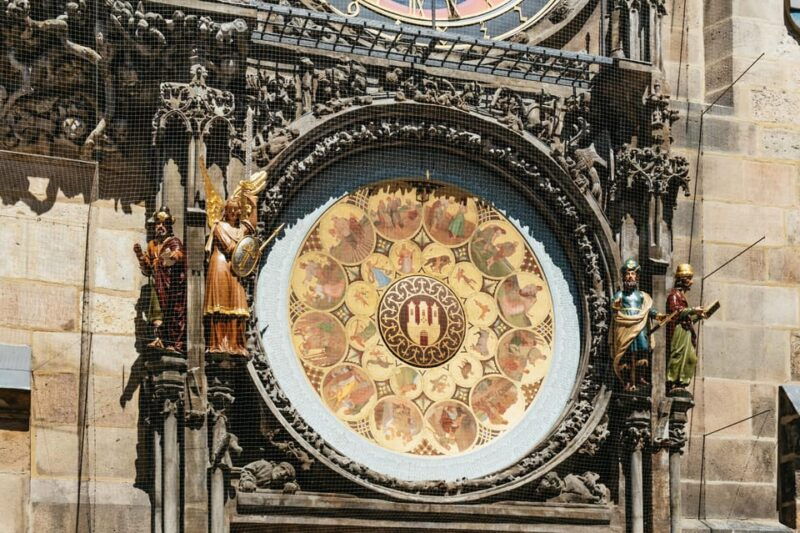 prague-old-town-astronomical-clock-and-underground-tour