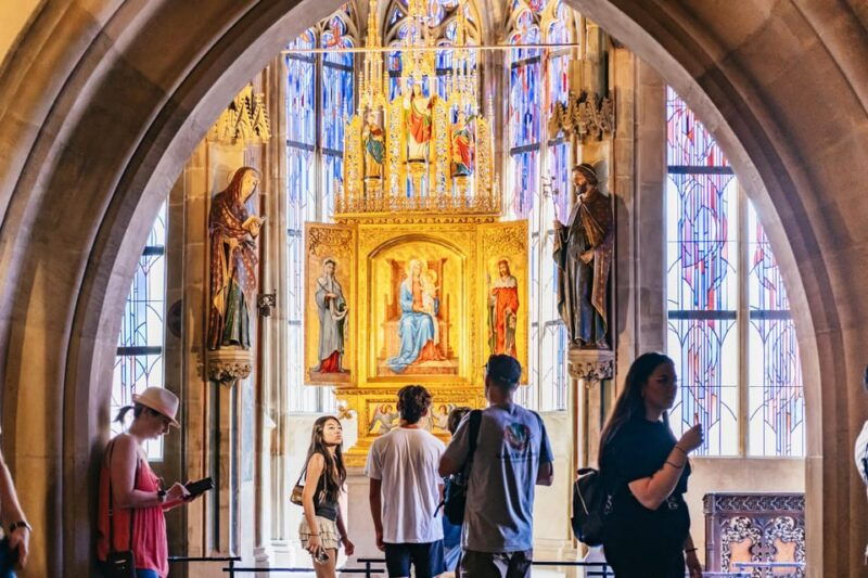 prague-old-town-astronomical-clock-and-underground-tour
