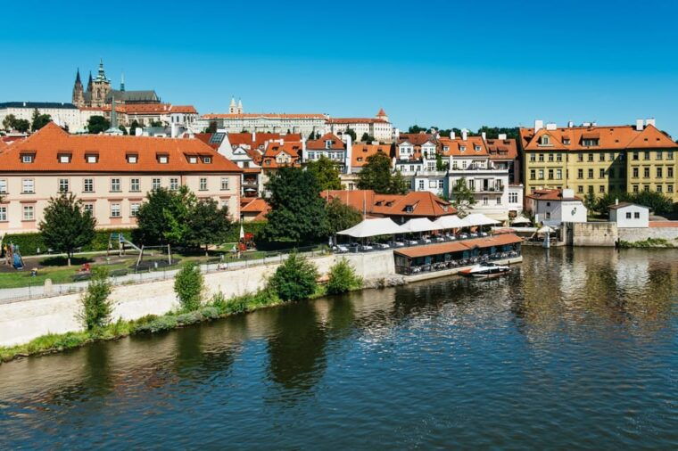 prague-old-town-astronomical-clock-and-underground-tour