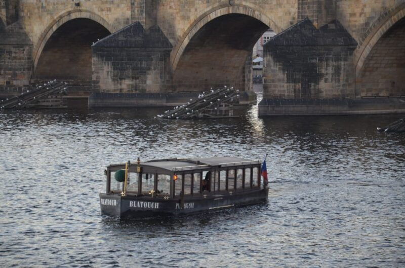 prague-old-town-guided-walking-tour-and-city-boat-ride