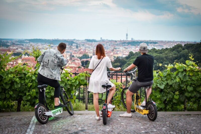 prague-old-town-highlights-e-scooter-small-group-tour