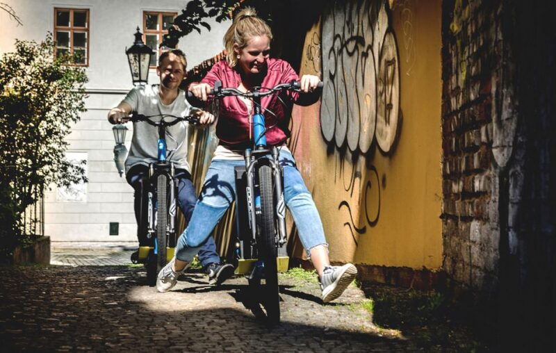 prague-old-town-highlights-e-scooter-small-group-tour