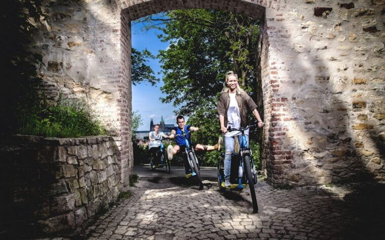 prague-old-town-highlights-e-scooter-small-group-tour