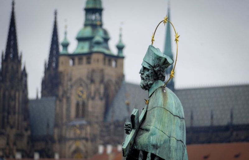 prague-old-town-highlights-hidden-gems-guided-tour