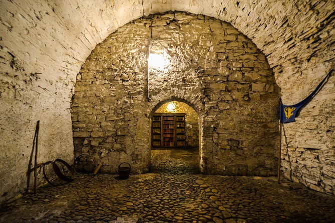 prague-old-town-medieval-underground-and-dungeon-historical-tour