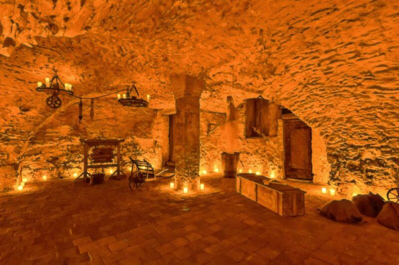 prague-old-town-medieval-underground-dungeon-tour