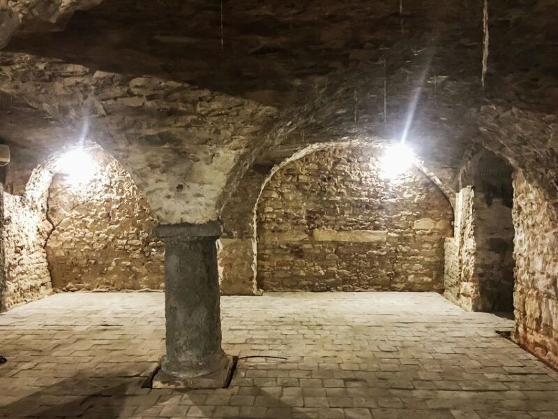 prague-old-town-medieval-underground-dungeon-tour