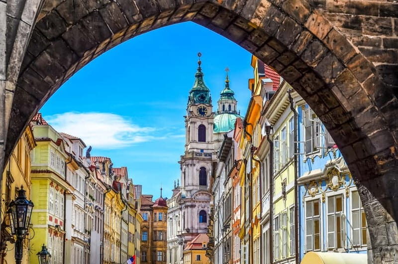 Prague: Old Town, Prague Castle & River Cruise Day Tour - Practical Details and Tips