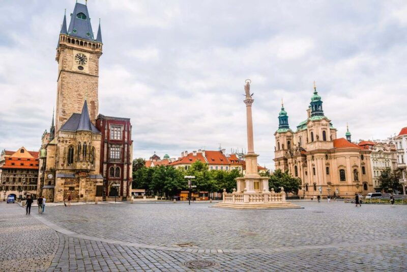 prague-old-town-square-and-astronomical-clock-audio-guide