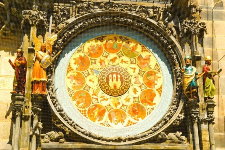 prague-old-town-square-and-astronomical-clock-audio-guide