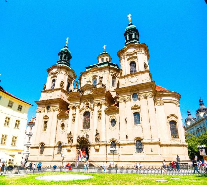 prague-old-town-square-and-astronomical-clock-audio-guide