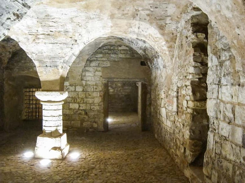 Prague: Oldtown, Medieval Underground & Dungeon History Tour - Exploring Prague’s Hidden Underground World