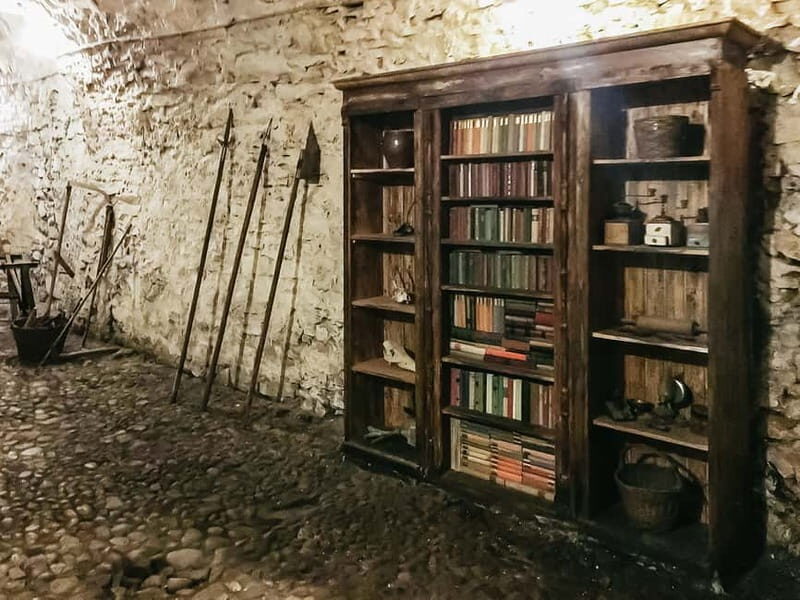 Prague: Oldtown, Medieval Underground & Dungeon History Tour - Who Should Consider This Tour?