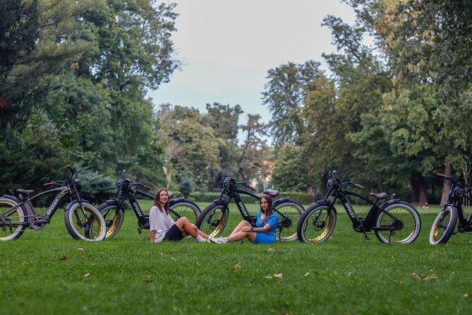 prague-on-stylish-retro-styled-e-bike-viewpoints-sightseeing