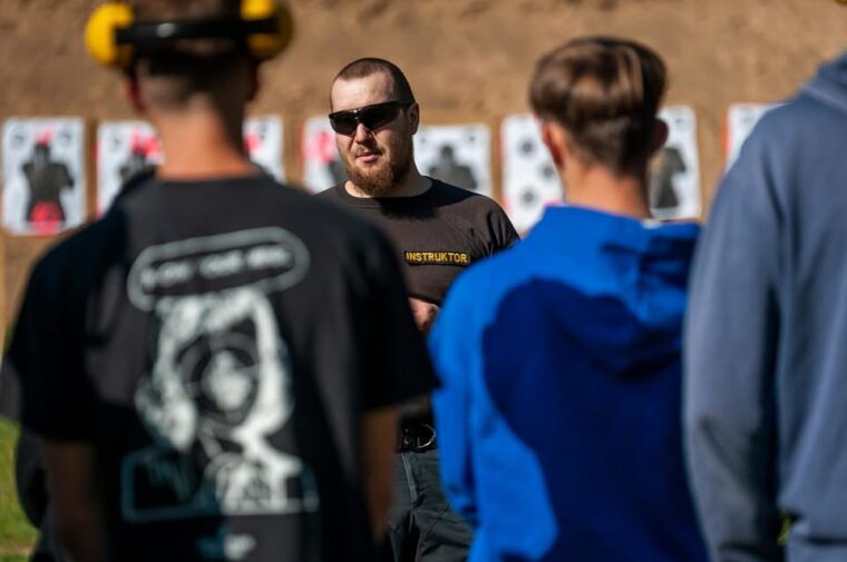 prague-outdoor-shooting-experience-with-up-to-10-guns