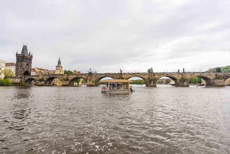 prague-party-tiki-boat-sightseeing-cruise-with-drinks