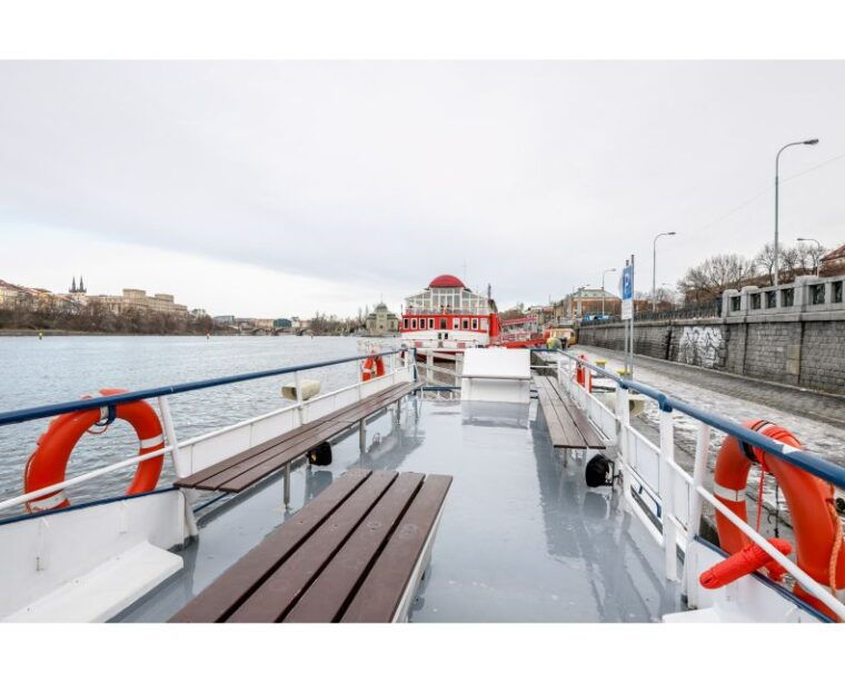 prague-private-beer-boat-cruise-with-unlimited-beer