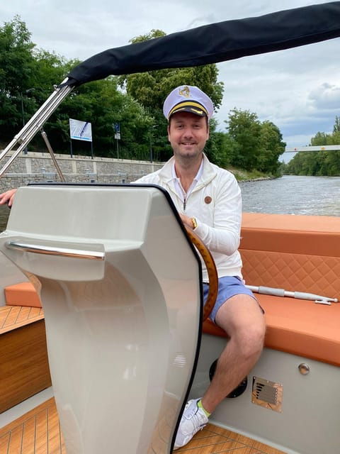 prague-private-boat-tour-2-hours-2