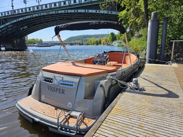 prague-private-boat-tour-2
