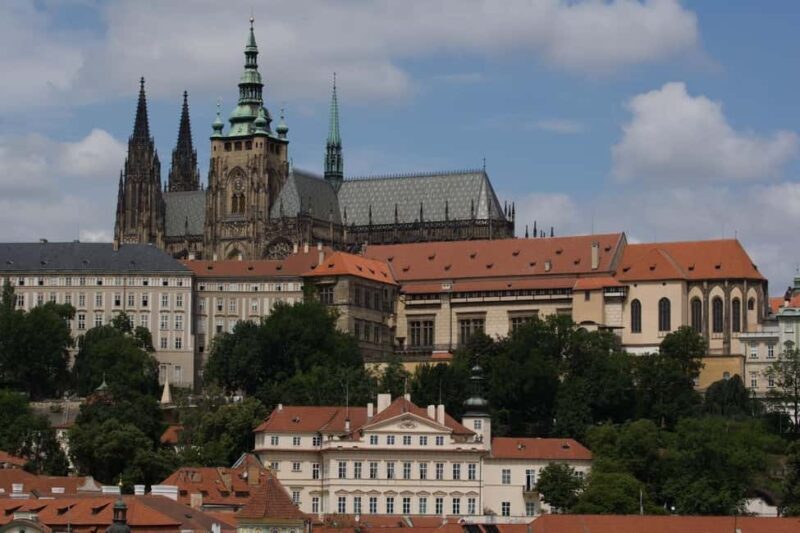 Prague: Private Castle Tour with Limousine-alone at catle - Prague: Private Castle Tour with Limousine—Alone at the Castle