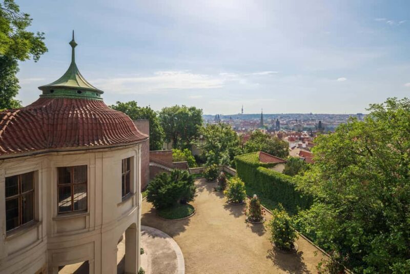 Prague: Private Castle Tour with Limousine-alone at catle - Key Points