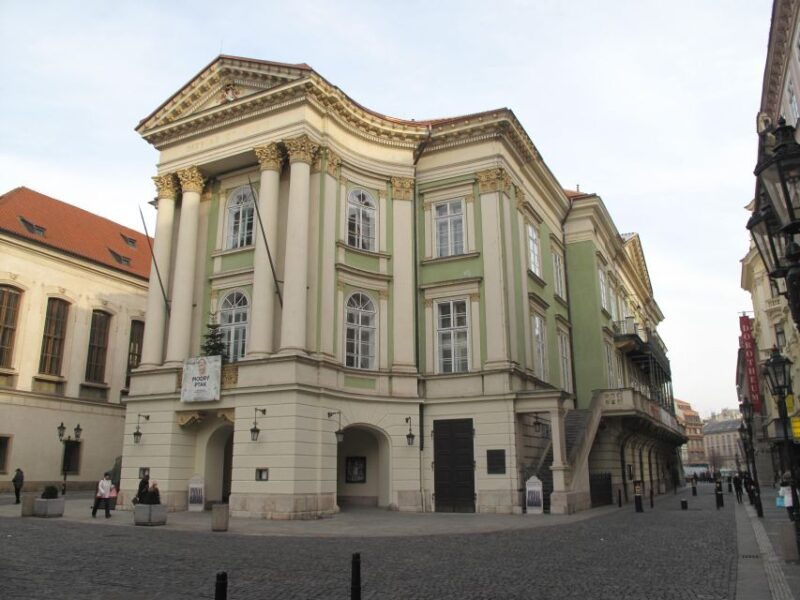 prague-private-city-tour-by-minivan