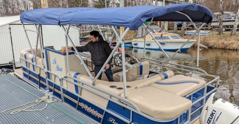 prague-private-pontoon-sightseeing-cruise-with-prosecco