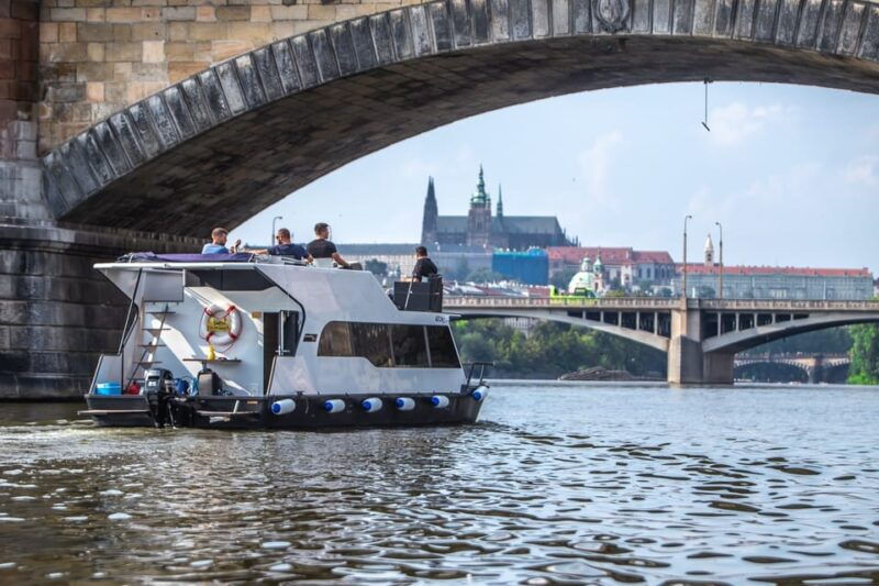 prague-private-river-cruise-with-unlimited-beer-or-prosecco
